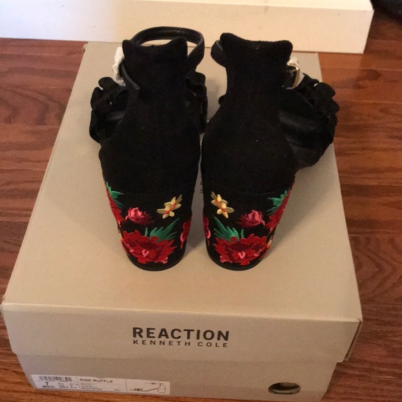 Reaction Kenneth Cole Block-Heel Sandals - Picture 2 of 6